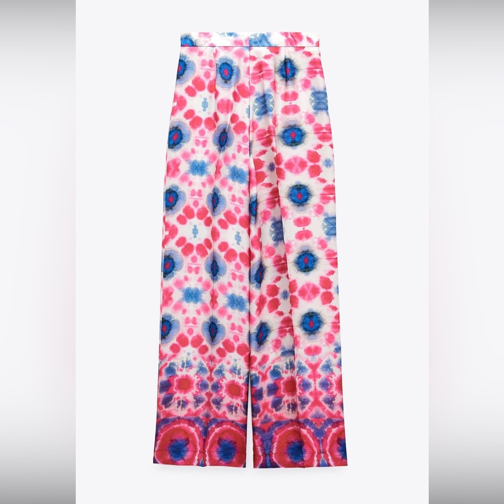 NWT Zara Flowy Printed Pants Brand New With Tag attached. Item fit exact